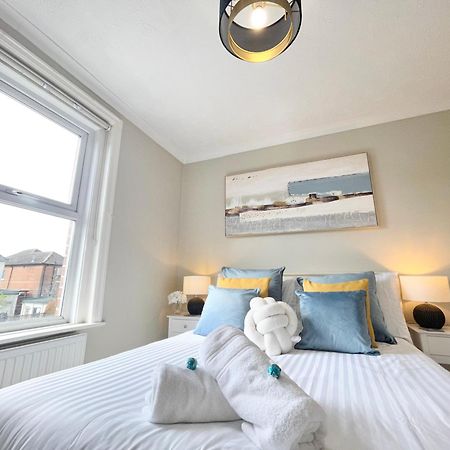 The Capstone Retreat - Beautiful Detached Family Home By Coastline Retreats, Arcade Machine, Parking, Bbq Bournemouth Zewnętrze zdjęcie